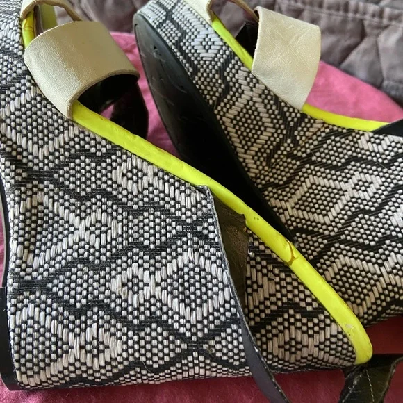 Sam & Libby color block wedge shoe with open toe with ankle strap size 9 - Picture 10 of 15